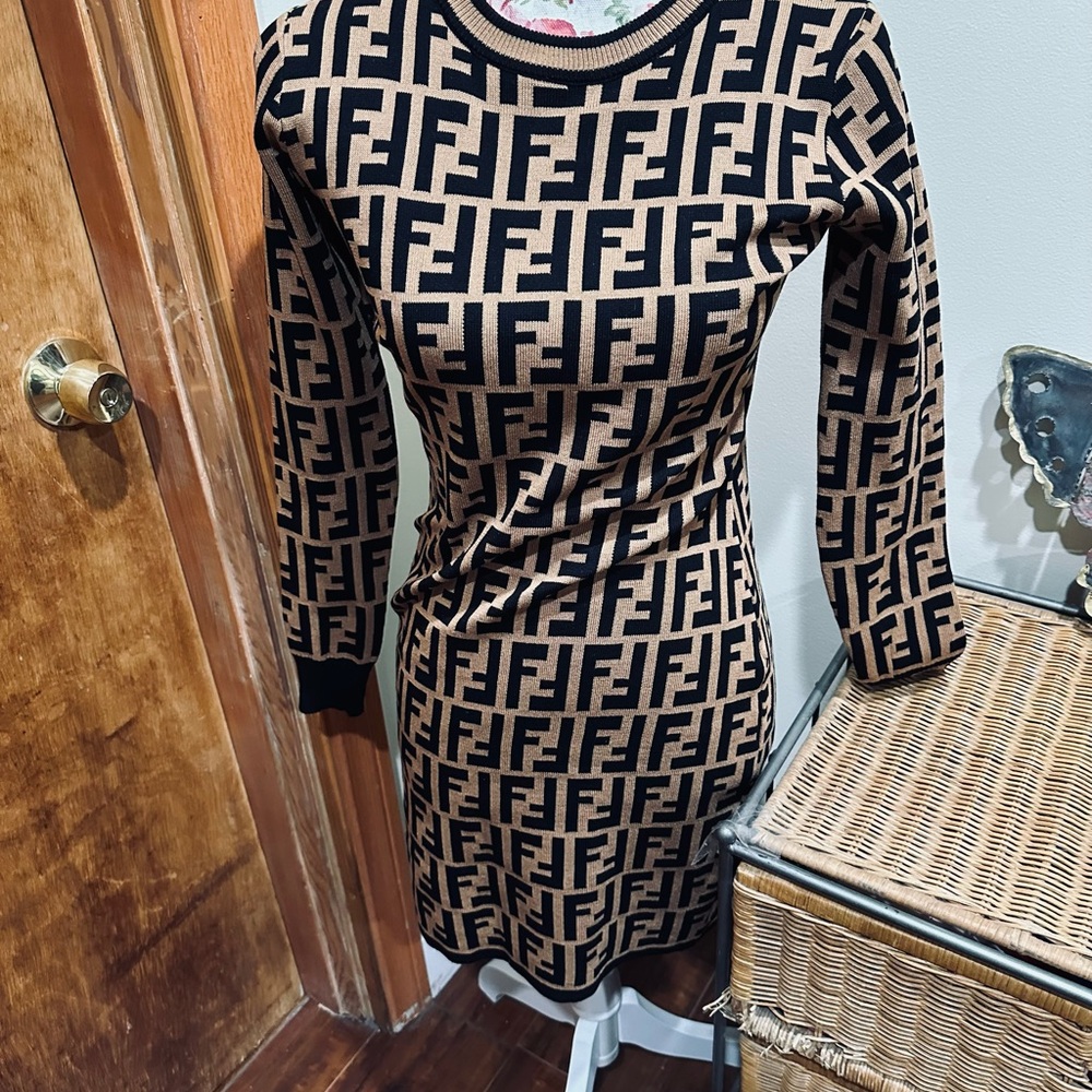 Fendi Black and Brown Knit Design - Picture 6 of 6